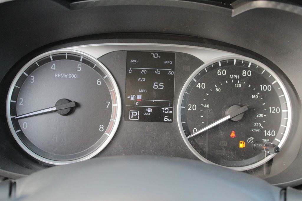 2025 Nissan Versa 1.6 SV photo 16