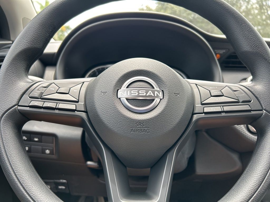 2025 Nissan Kicks Play S photo 13