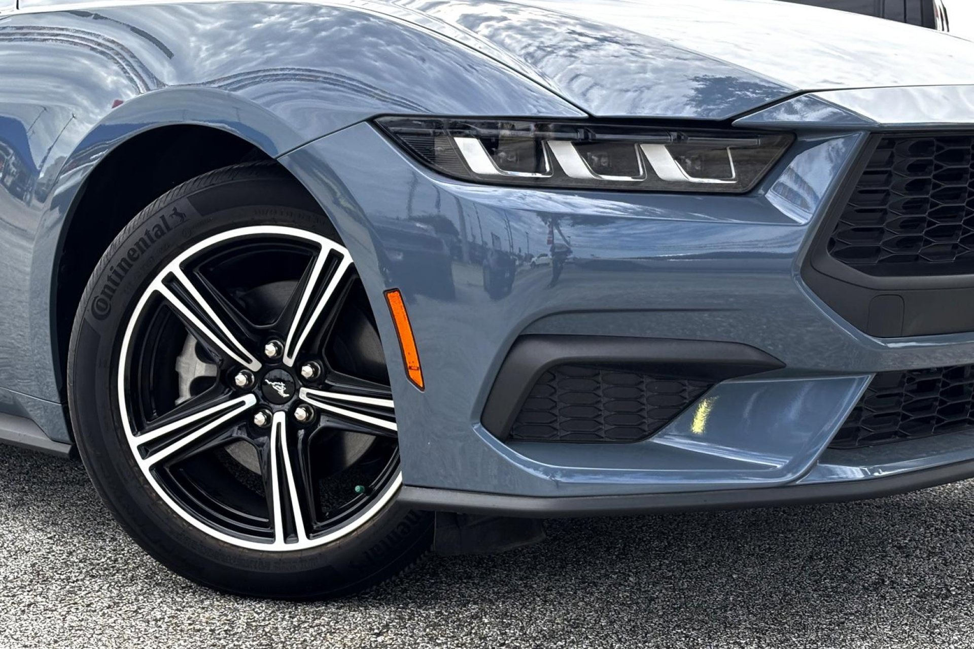 2024 Ford Mustang EcoBoost photo 3