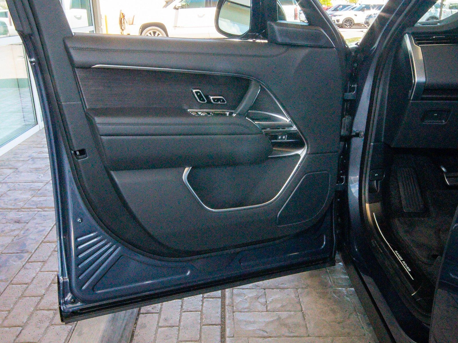 2025 Land Rover Range Rover SE photo 28
