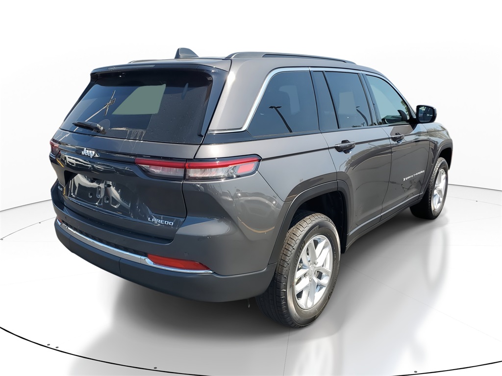 2025 Jeep Grand Cherokee Laredo X photo 4