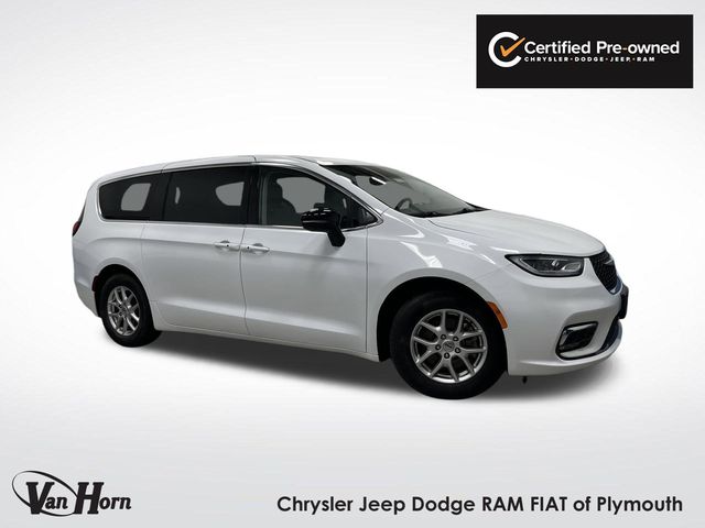 2024 Chrysler Pacifica Touring L's photo