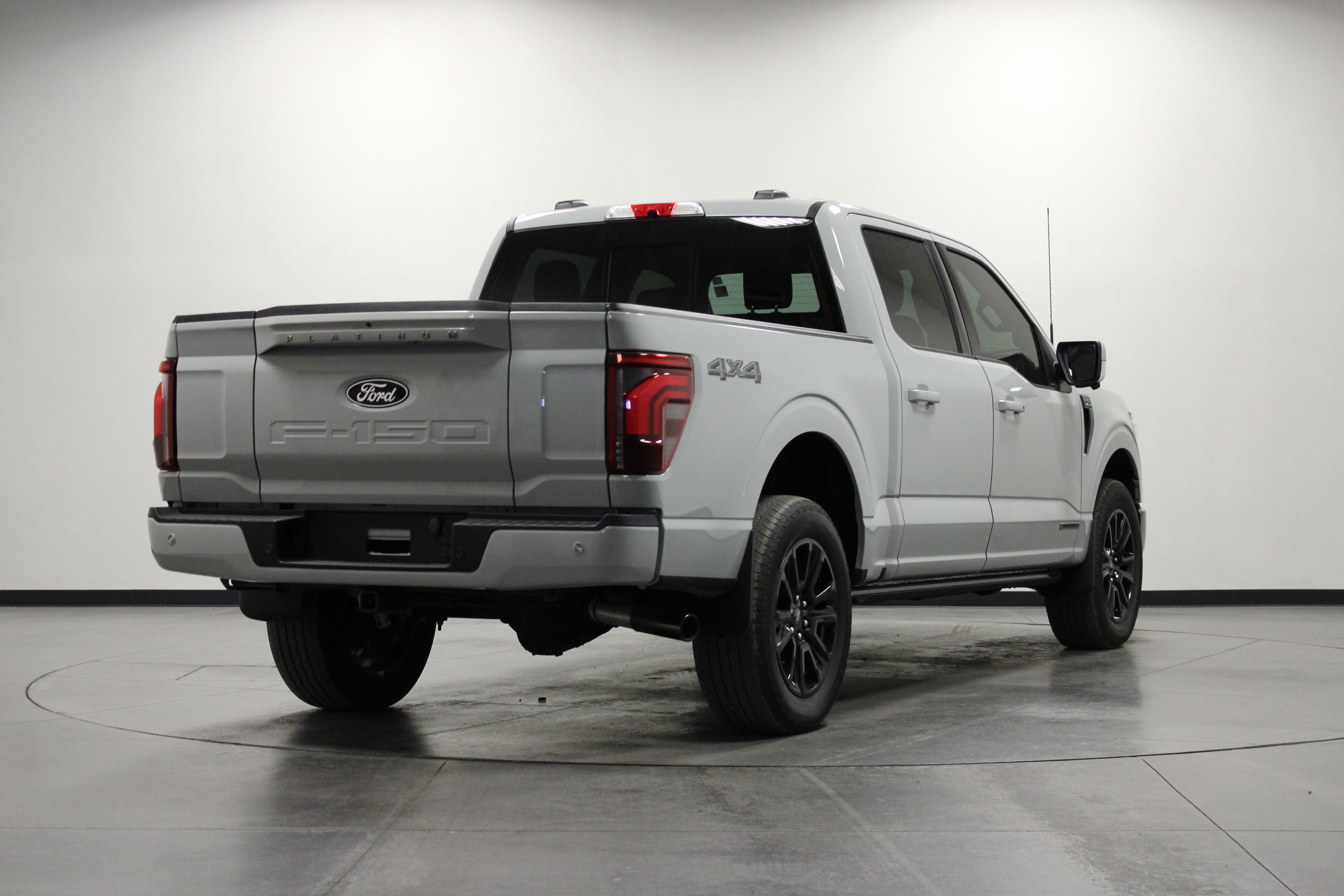 2024 Ford F-150 Platinum photo 2
