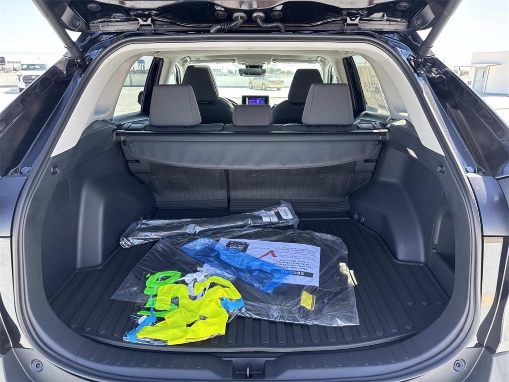 2025 Toyota RAV4 Hybrid XLE photo 4