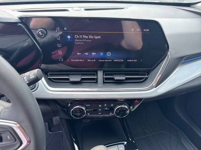 2025 Chevrolet Trax LT photo 15