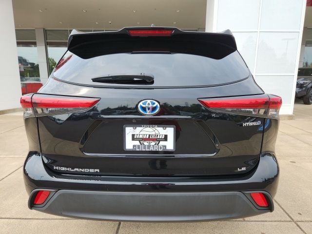2022 Toyota Highlander Hybrid LE photo 6