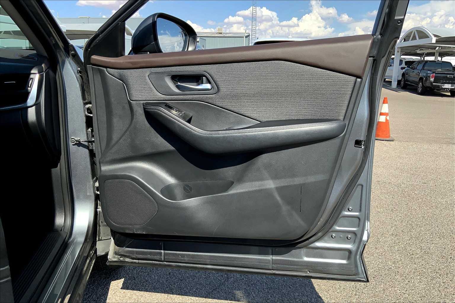 2023 Nissan Rogue SV photo 19