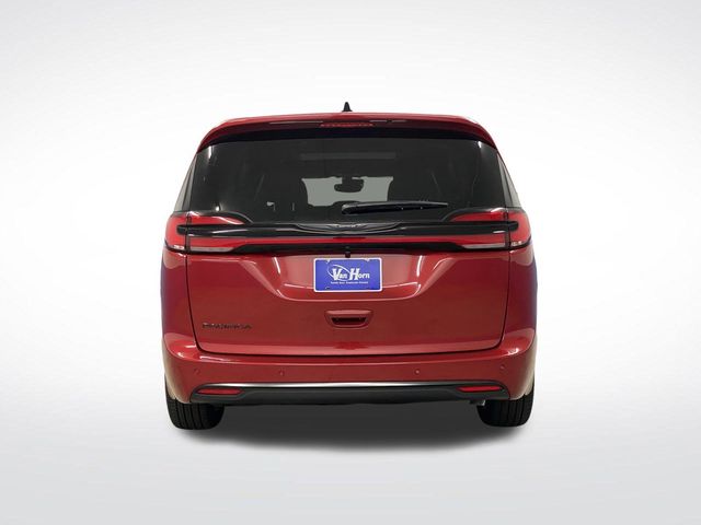 2026 Chrysler Pacifica photo 12