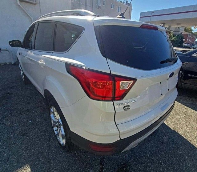 2019 Ford Escape Titanium photo 2
