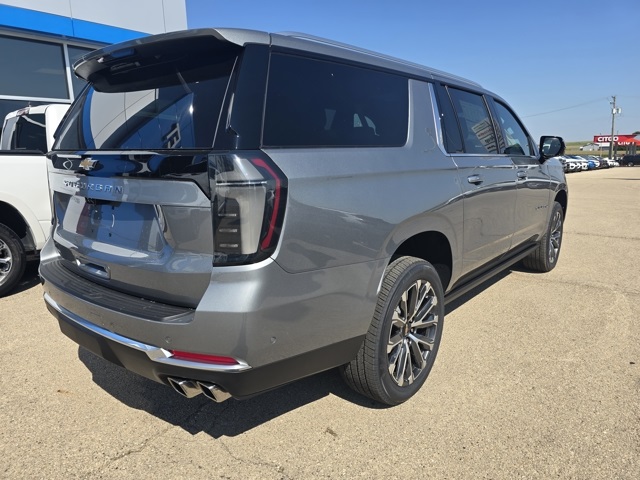 2026 Chevrolet Suburban High Country photo 4