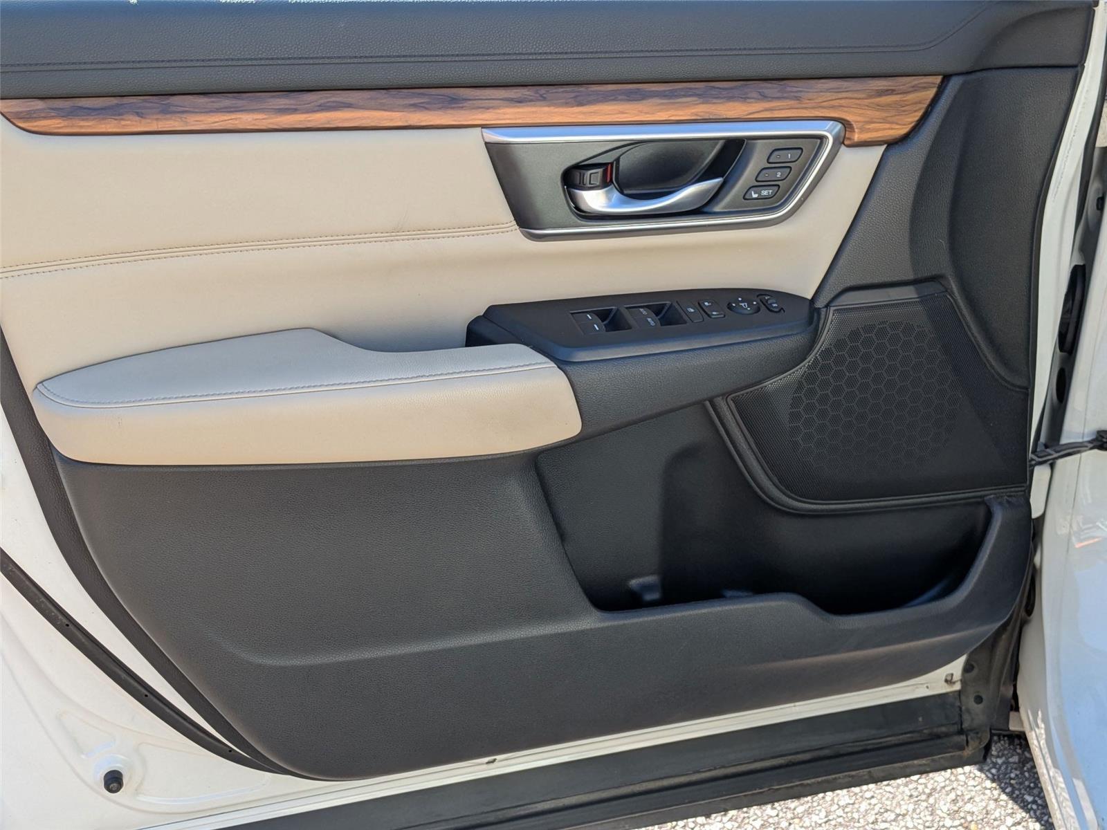 2018 Honda CR-V Touring photo 11