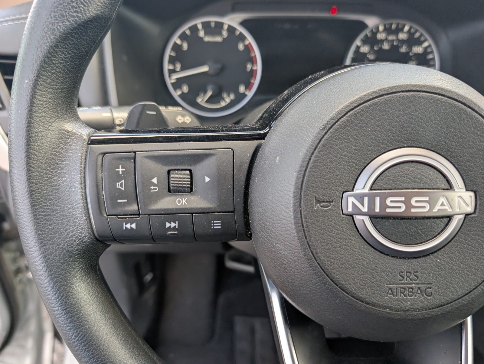 Used 2023 SILVER Nissan SV image 16