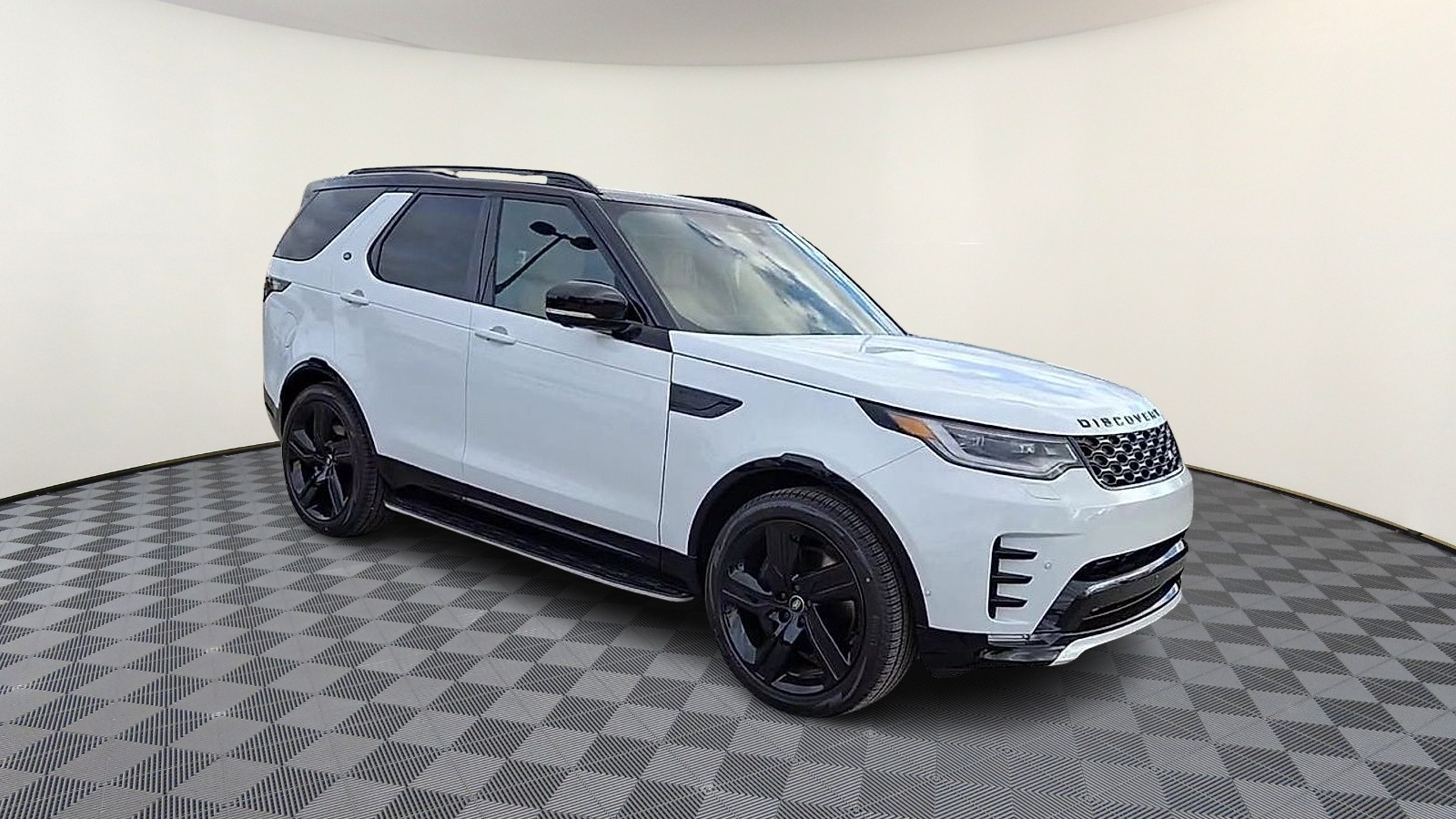 2025 Land Rover Discovery P360 Dynamic SE photo 2