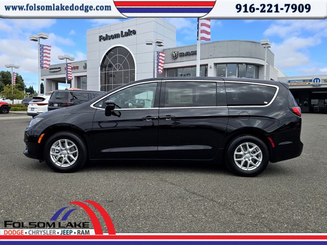 2025 Chrysler Voyager LX photo 7