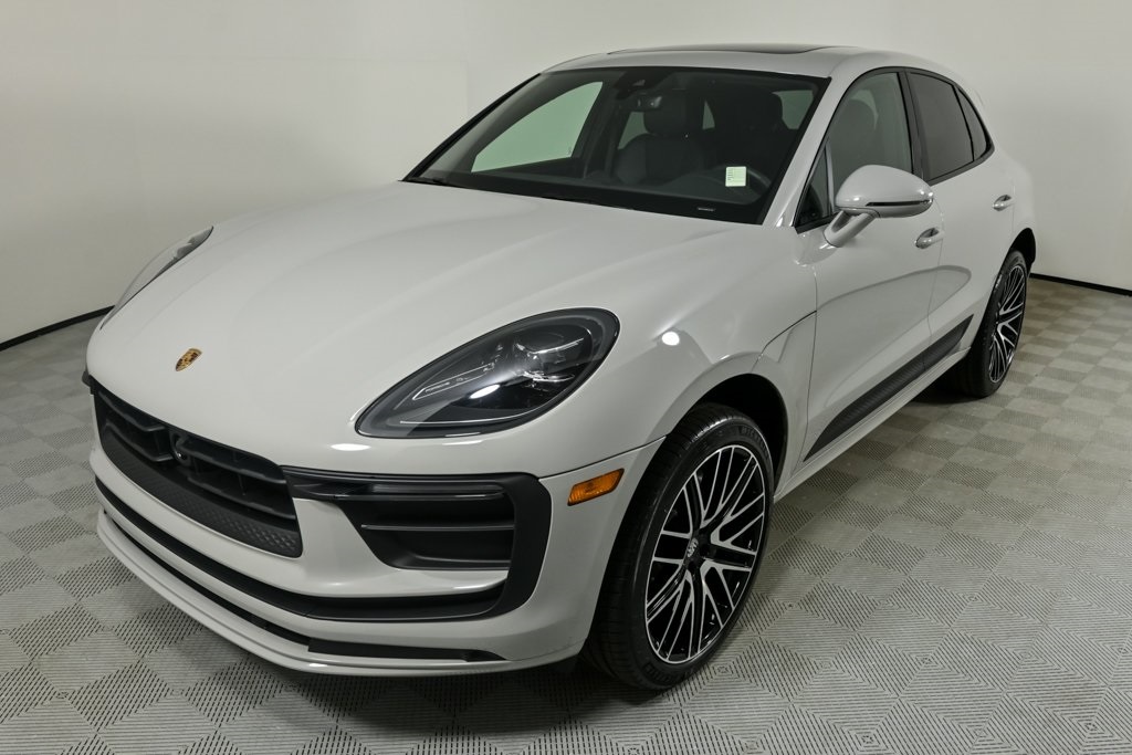 2025 Porsche Macan Base