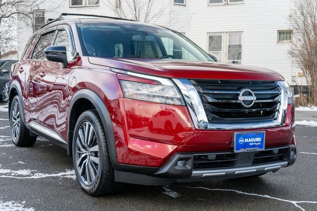 2022 Nissan Pathfinder Platinum photo 3