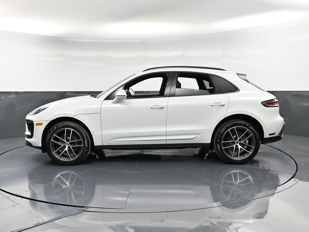 2026 Porsche Macan T photo 2