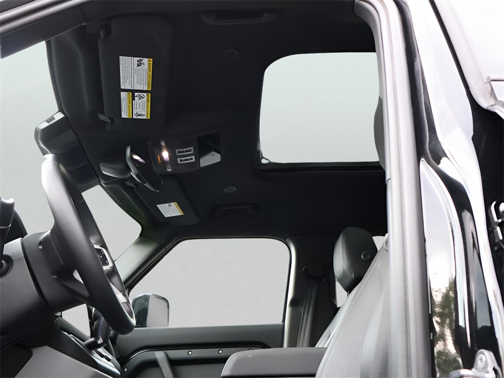 2023 Land Rover Defender 130 SE photo 31