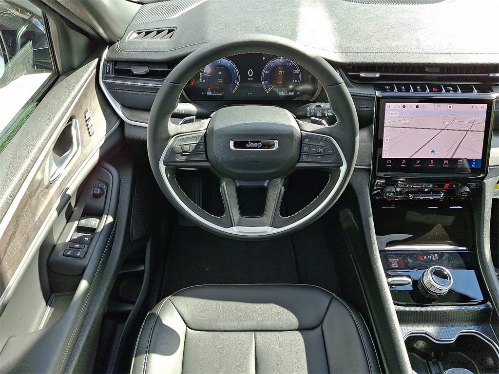 2025 Jeep Grand Cherokee Limited photo 3