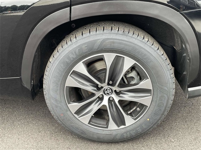 2023 Toyota Highlander L photo 13