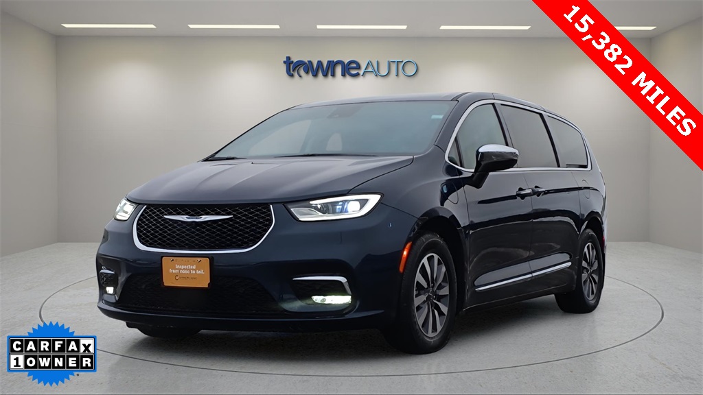 2023 Chrysler Pacifica Hybrid Limited's photo