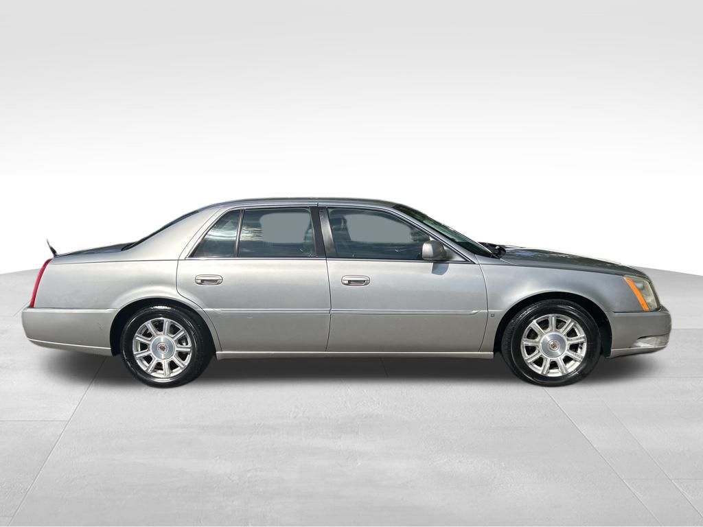 2008 Cadillac DTS Base photo 5