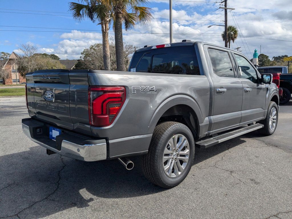 2025 Ford F-150 Lariat photo 4
