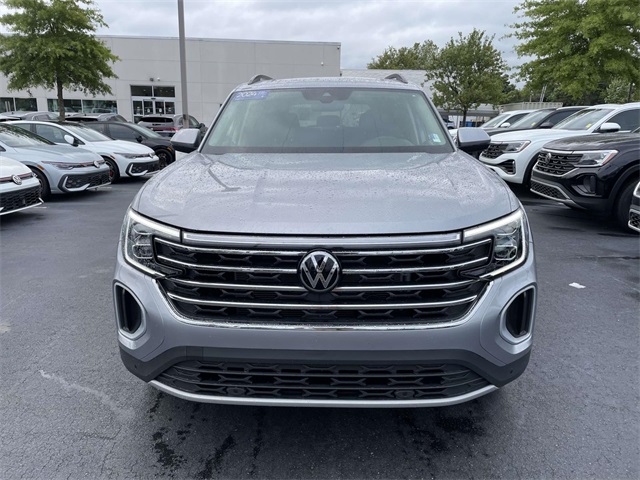 2024 Volkswagen Atlas SE Technology photo 2