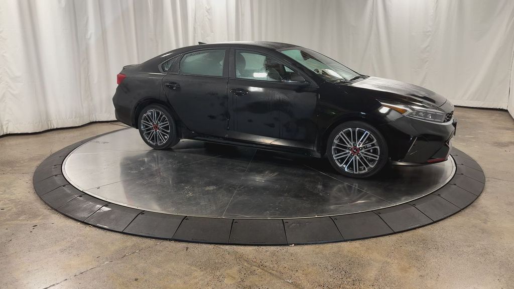 2023 Kia Forte GT photo 2
