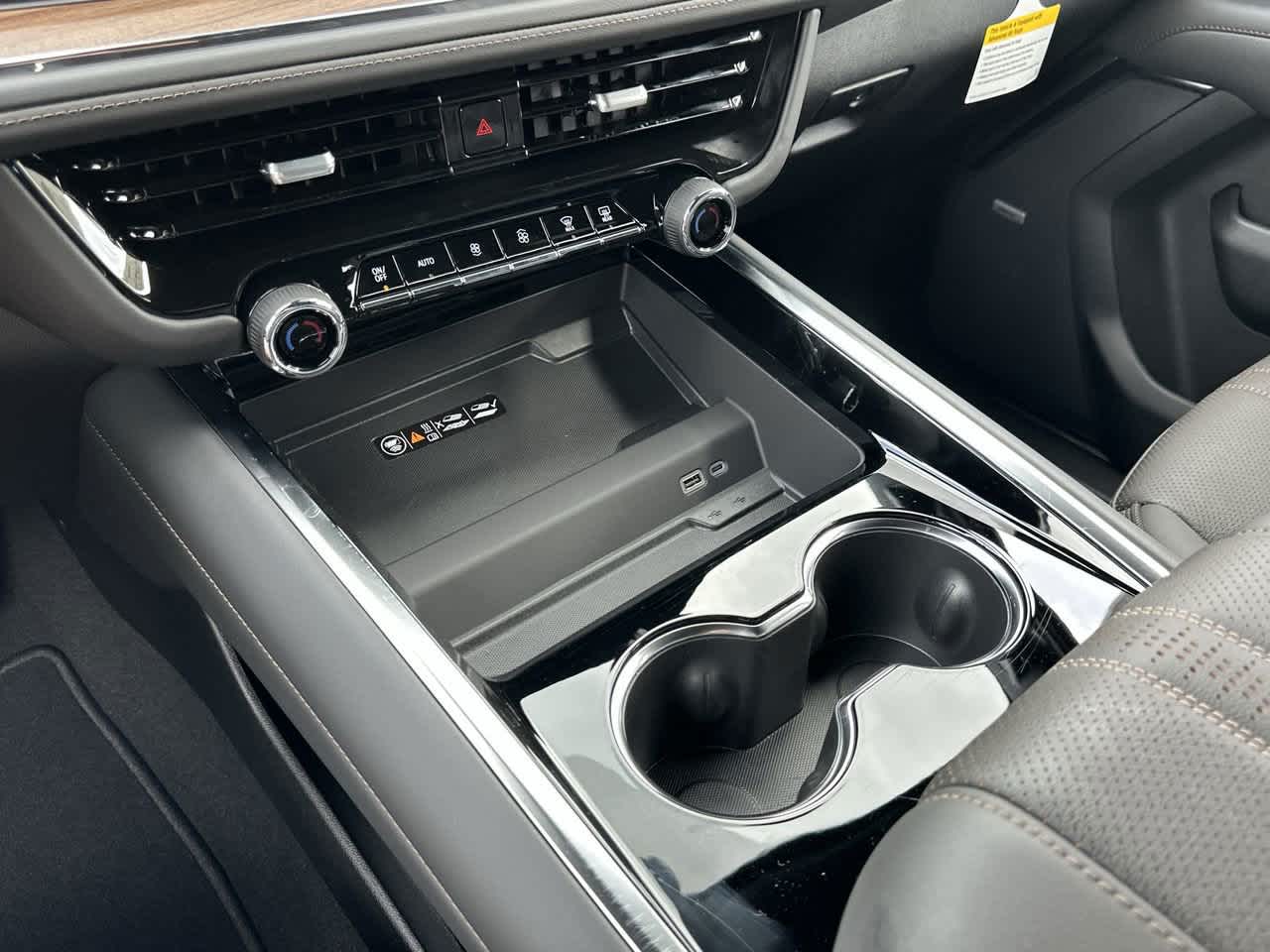 2025 Chevrolet Suburban High Country photo 24