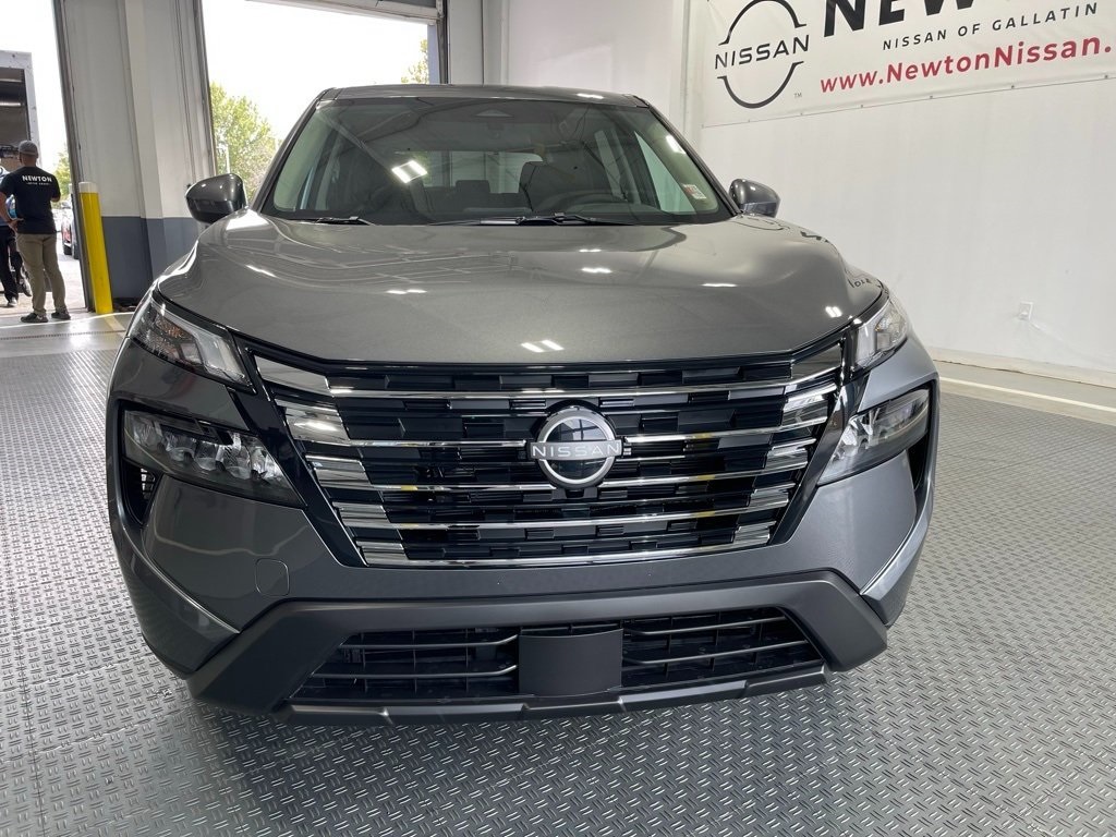 2026 Nissan Rogue SV photo 2