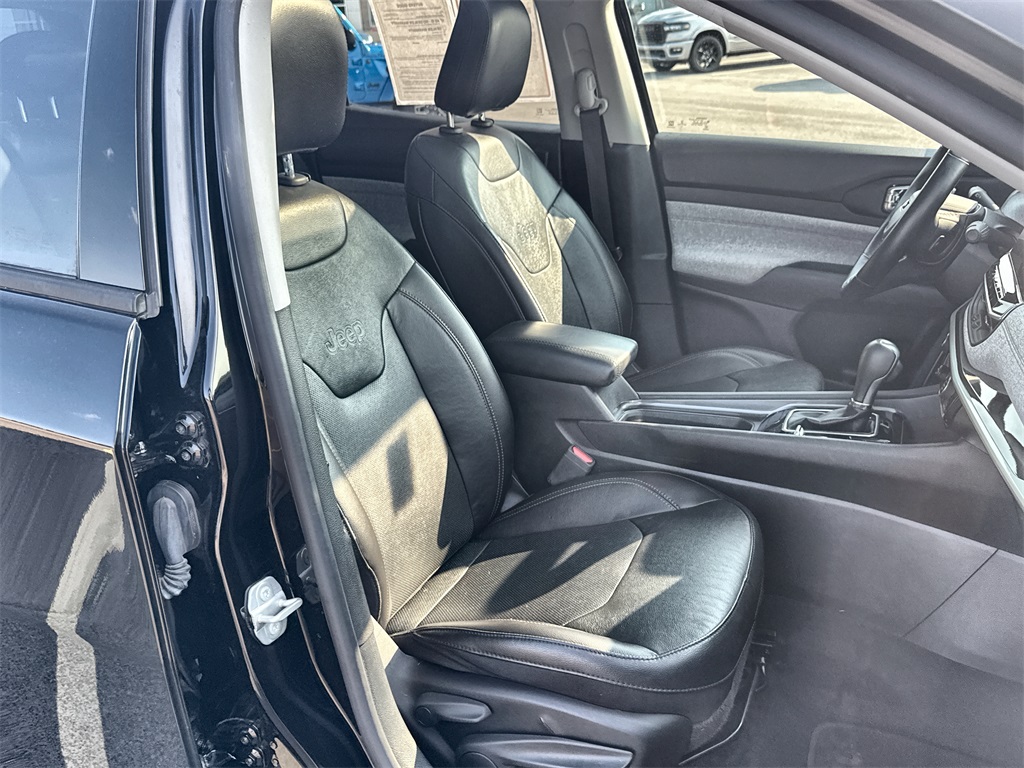 2022 Jeep Compass Latitude Lux photo 24