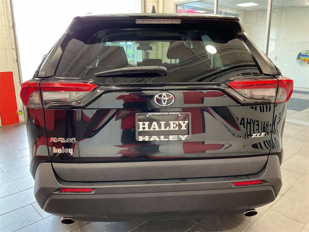 2023 Toyota RAV4 XLE photo 6