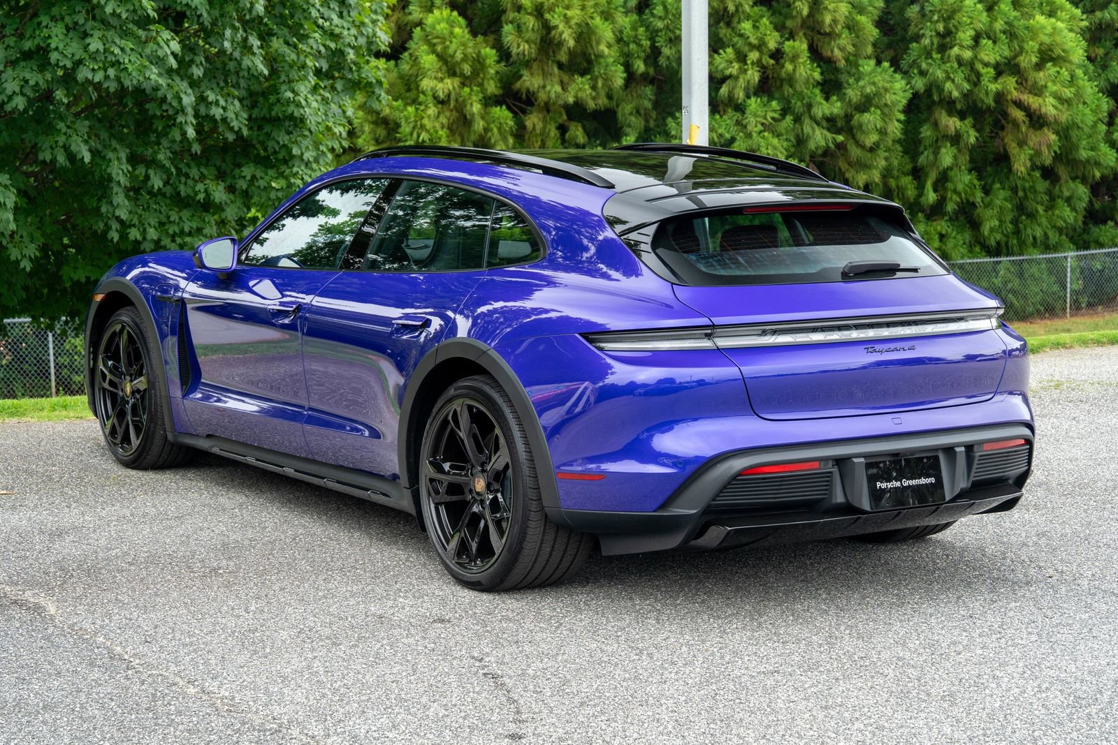2025 Porsche Taycan 4 Cross Turismo photo 3