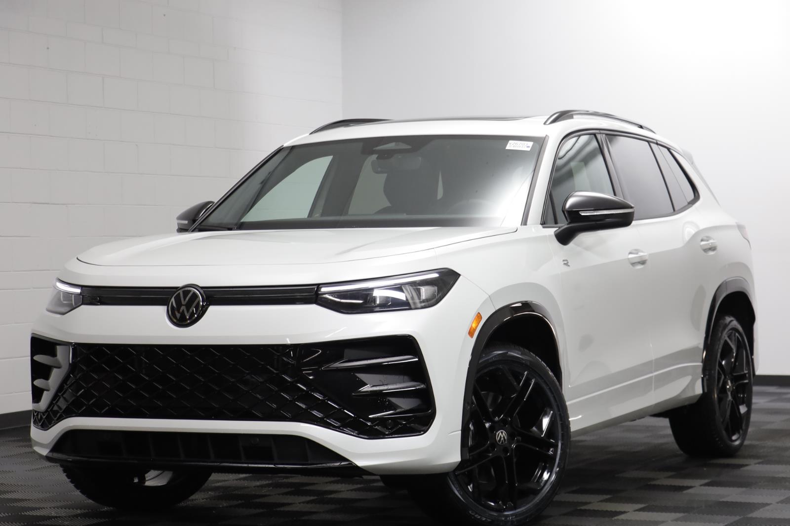 2026 Volkswagen Tiguan SE R-LINE BLACK's photo