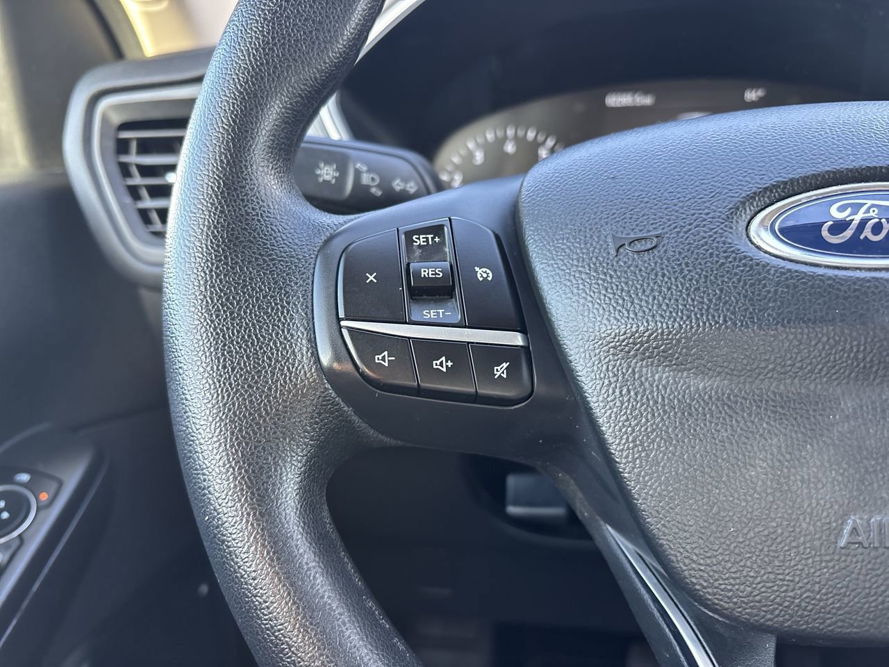 2020 Ford Escape SE photo 26