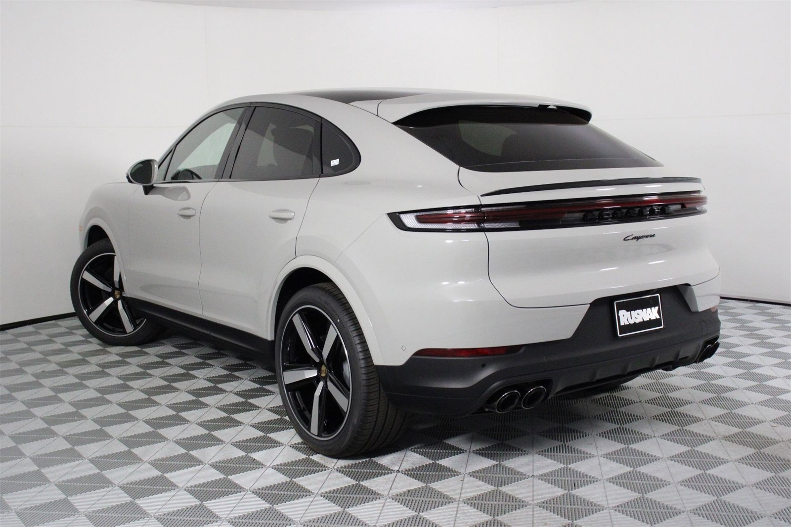 2025 Porsche Cayenne Coupe photo 3