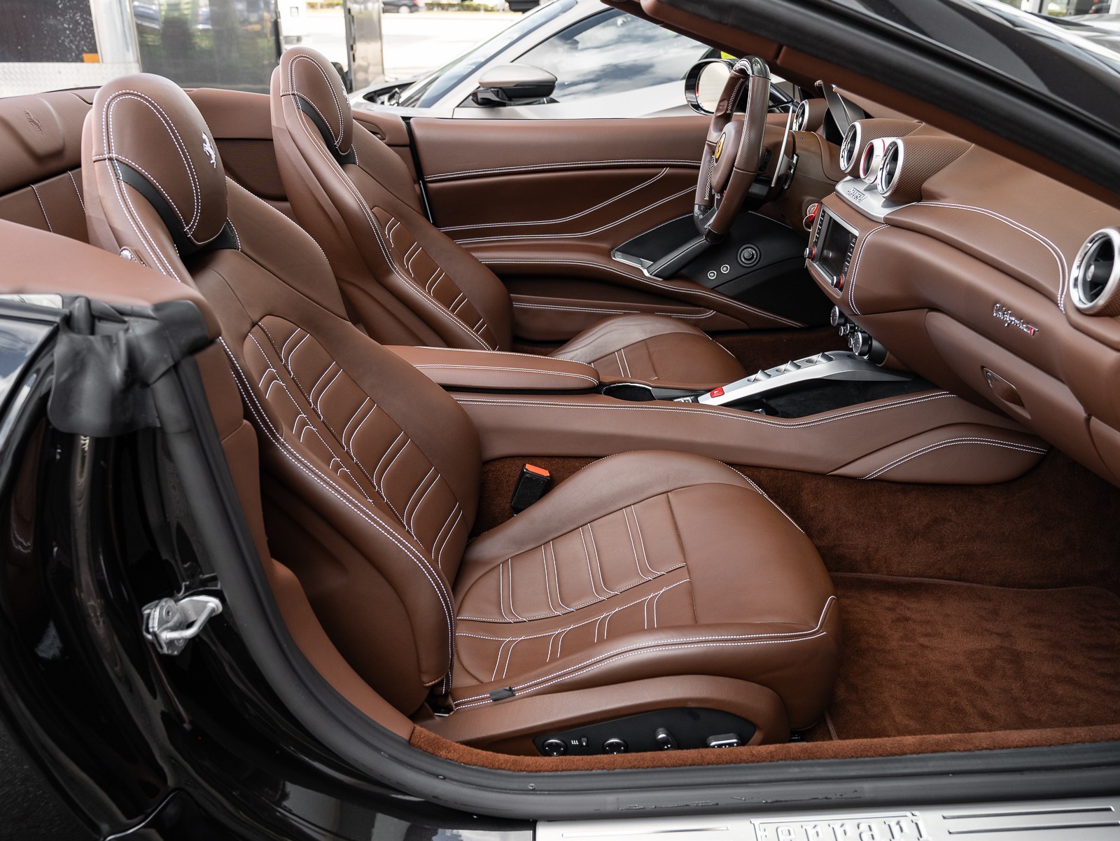 2015 Ferrari California T photo 21