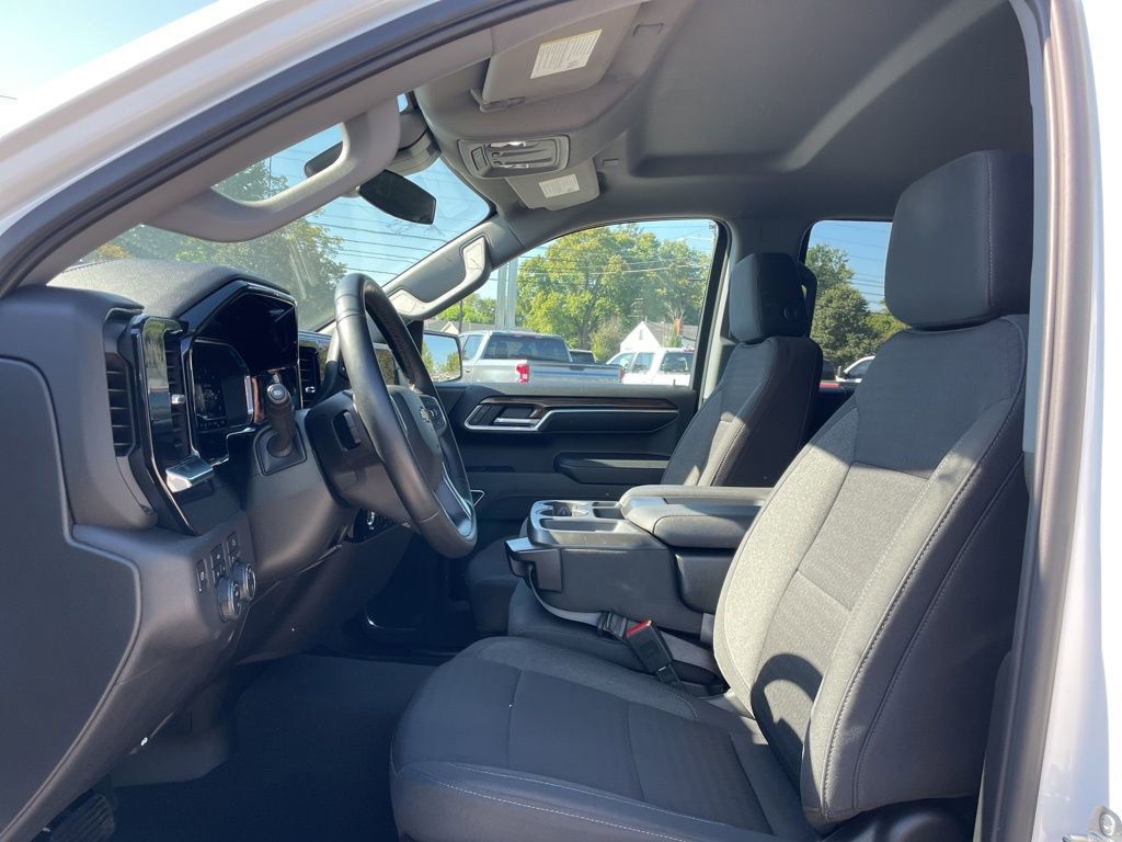 2023 Chevrolet Silverado 1500 LT photo 6