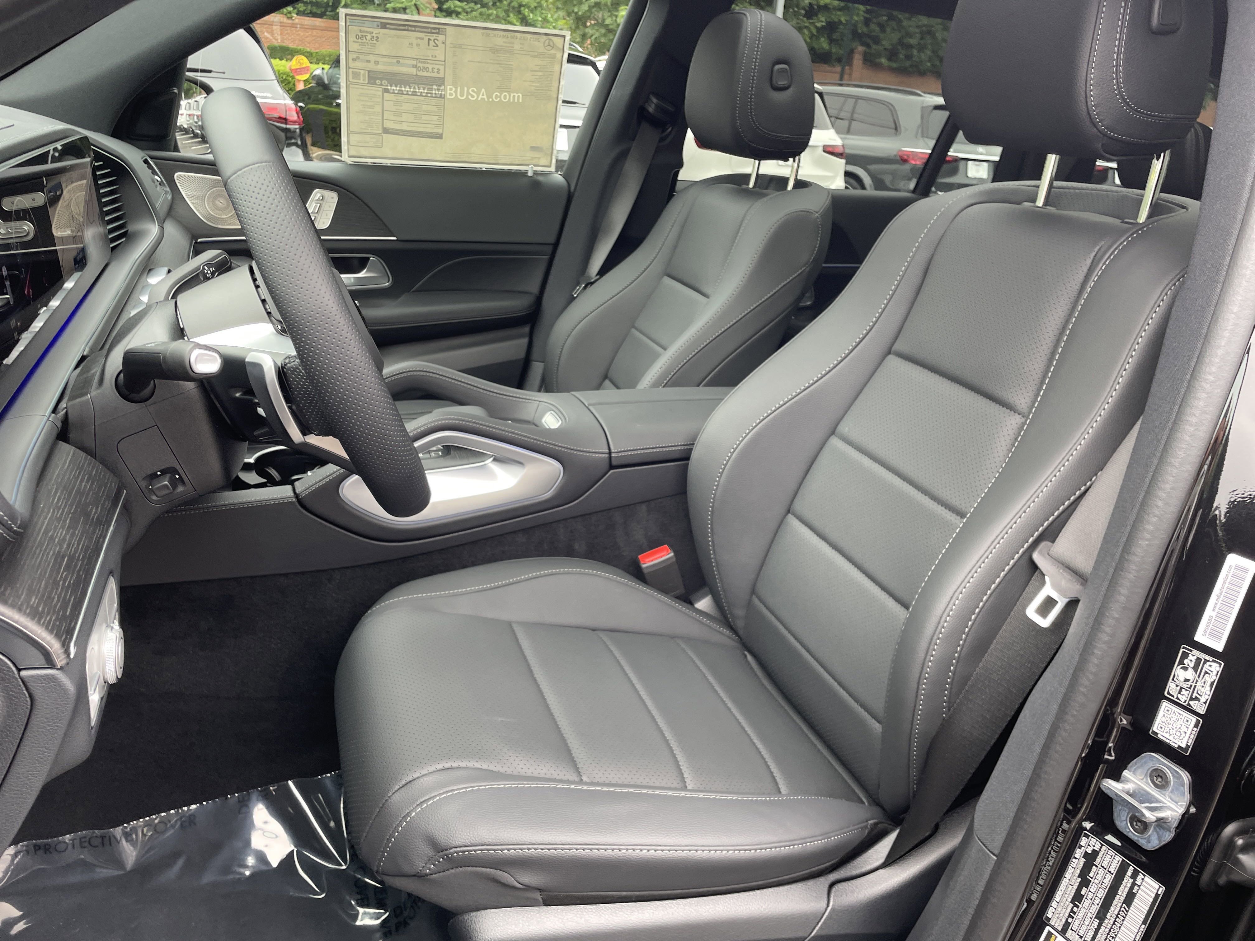 2025 Mercedes Benz GLS 450 4MATIC photo 4