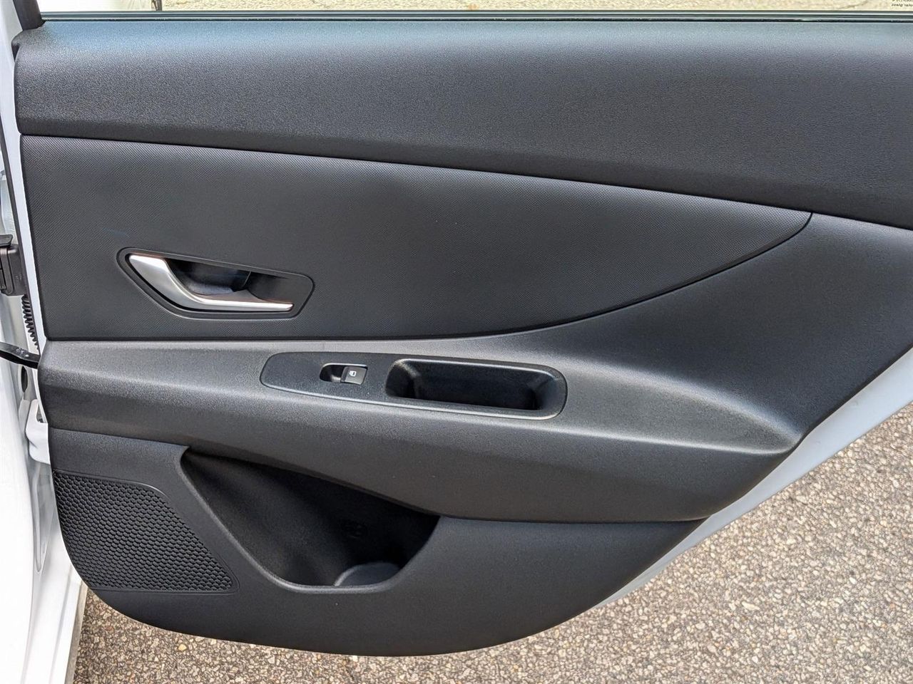 2025 Hyundai Elantra SE photo 28