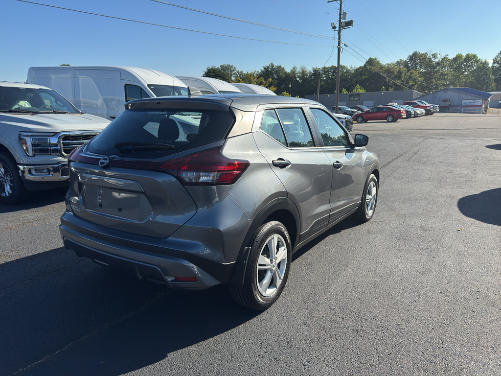 2025 Nissan Kicks Play S photo 3