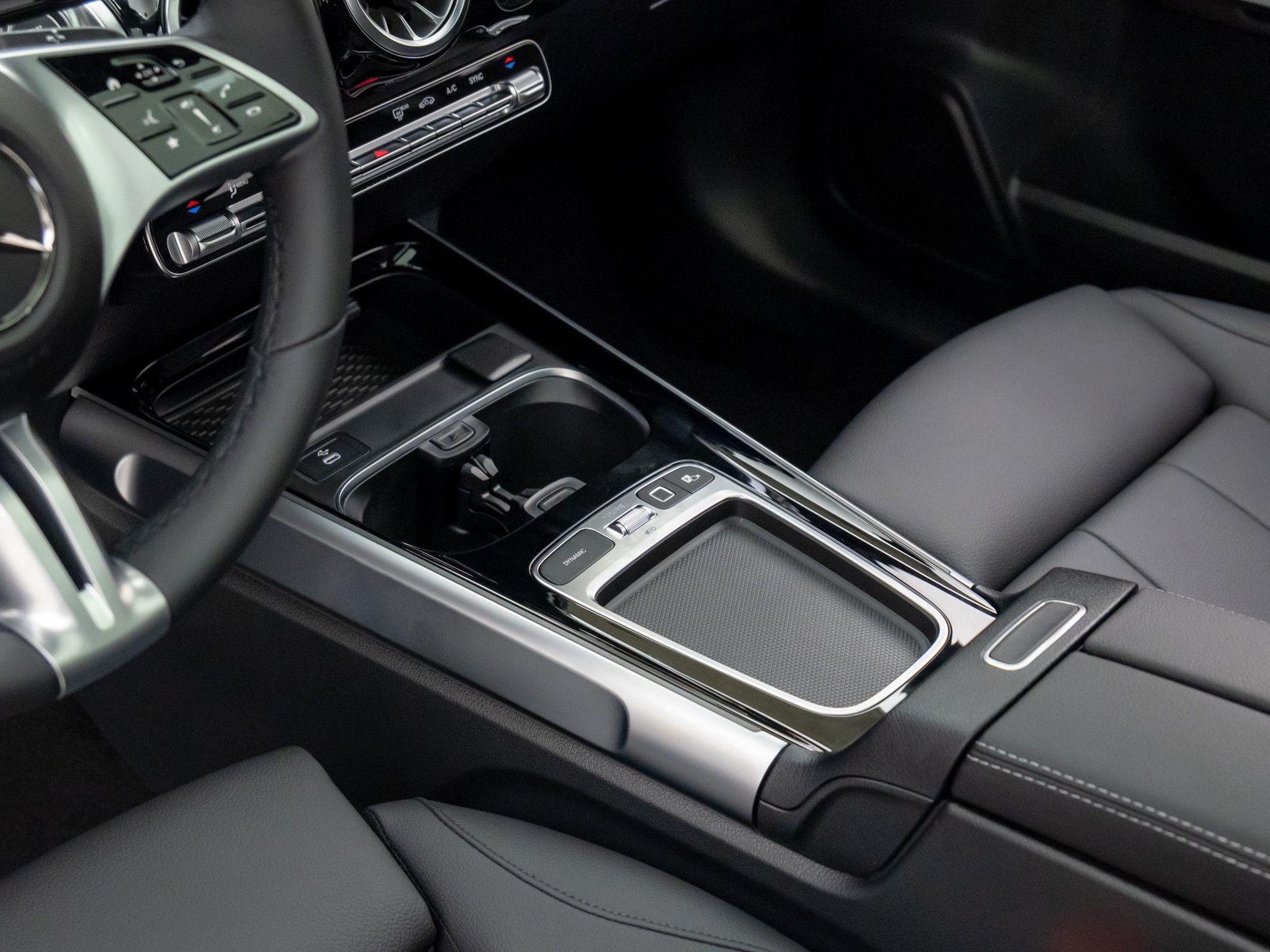 2025 Mercedes Benz GLB 250 4MATIC photo 12
