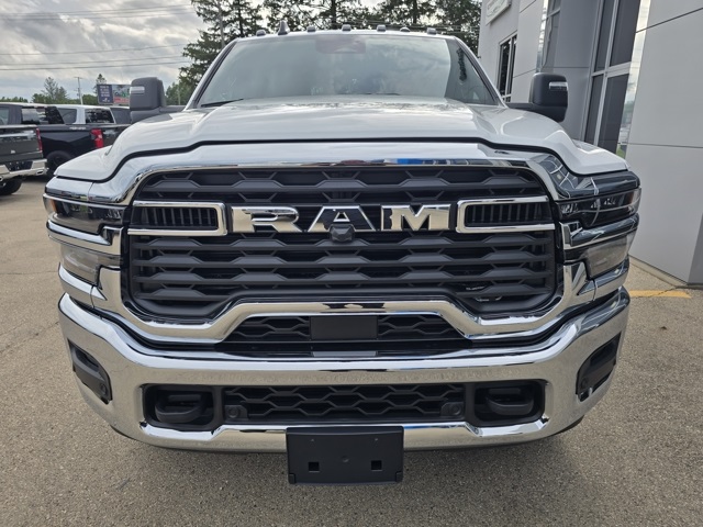 2025 Ram 3500 Tradesman photo 2