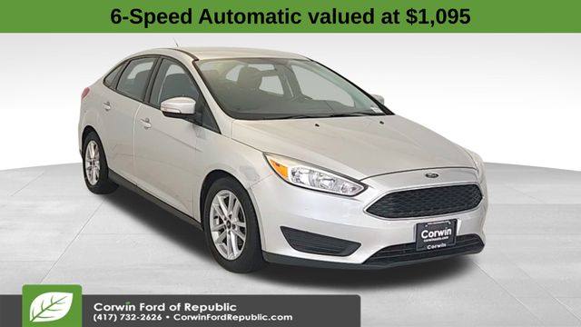 2016 Ford Focus SE's photo