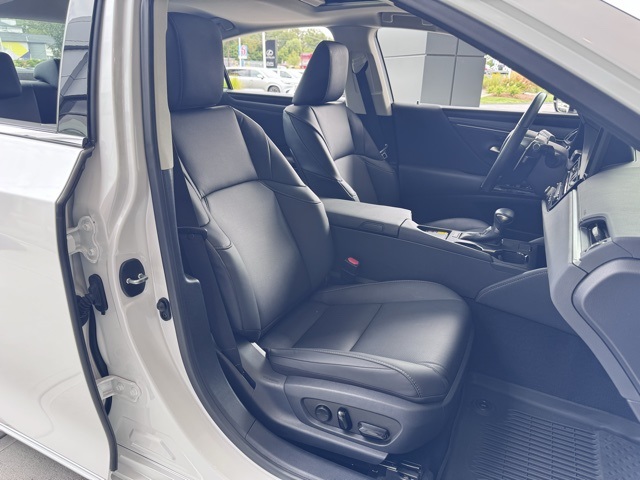 2025 Lexus ES 350 photo 22