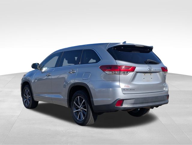 2018 Toyota Highlander SE photo 2