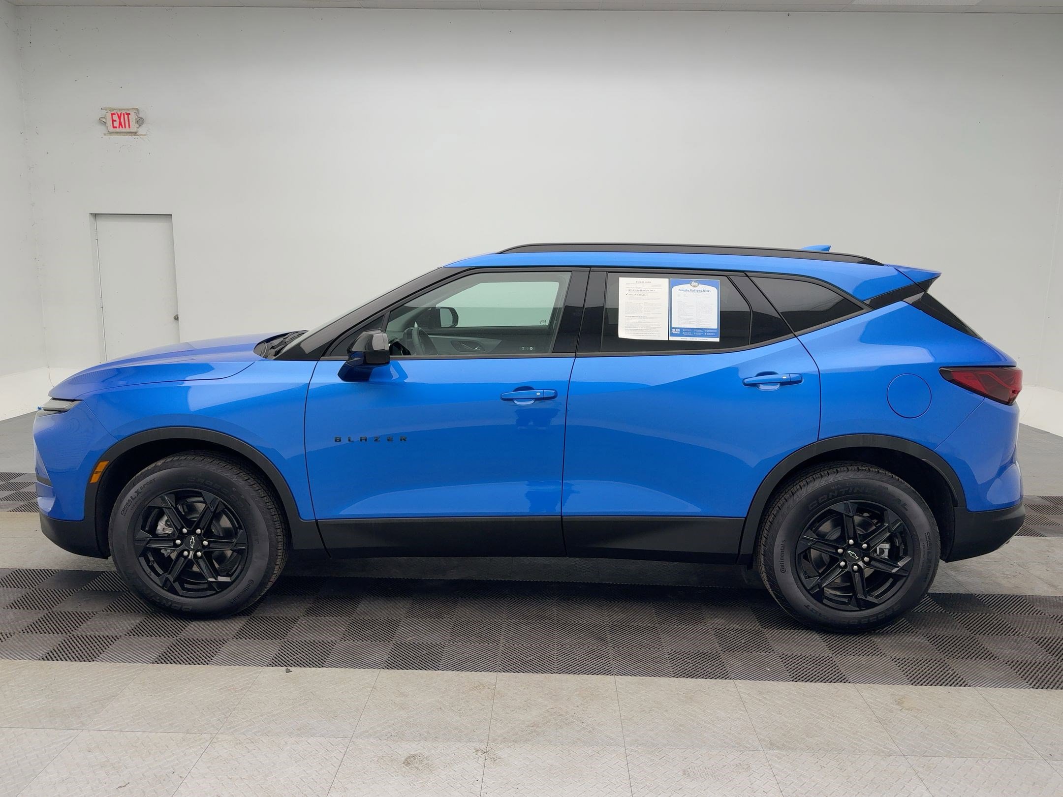 2025 Chevrolet Blazer 2LT photo 2