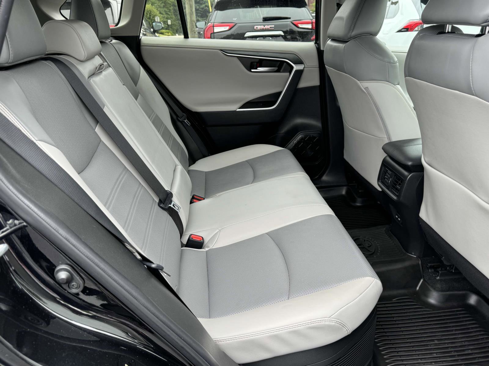 2022 Toyota RAV4 Hybrid Limited photo 2