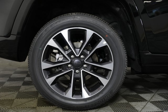 2025 Jeep Grand Cherokee Overland photo 19